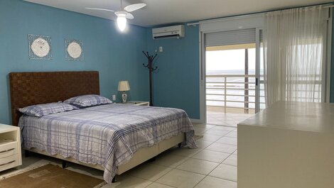 Casa pé na areia Balneário Perequê