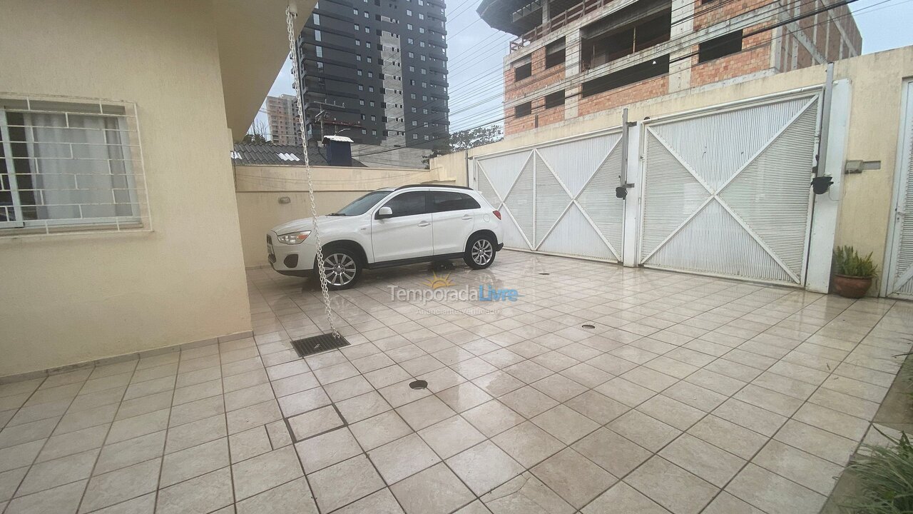 Casa para aluguel de temporada em Porto Belo (Perequê)