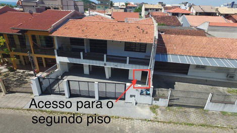 Bem próximo a Prainha-4suites-14 pessoas- 3 carros