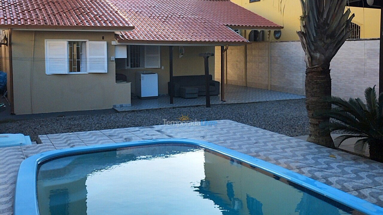 Casa para aluguel de temporada em Florianopolis (Canasvieiras)