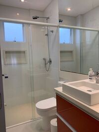 APARTAMENTO COM MUITO CONFORTO E VISTA MAR