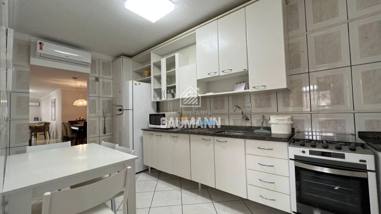 Apartment for vacation rental in Bombinhas (Praia de Bombas)