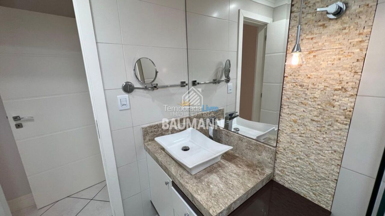 Apartment for vacation rental in Bombinhas (Praia de Bombas)