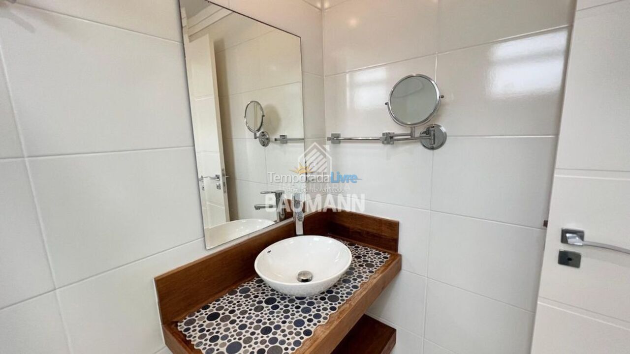 Apartment for vacation rental in Bombinhas (Praia de Bombas)