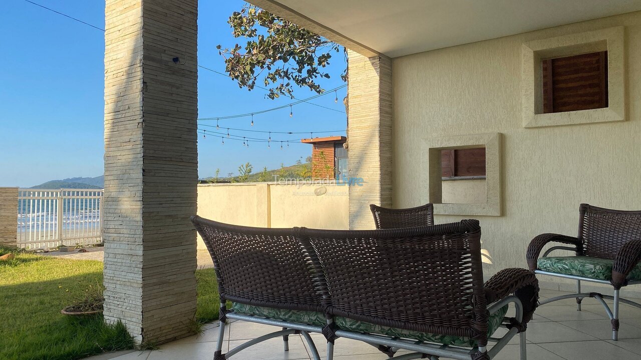 Casa para aluguel de temporada em Porto Belo (Perequê)