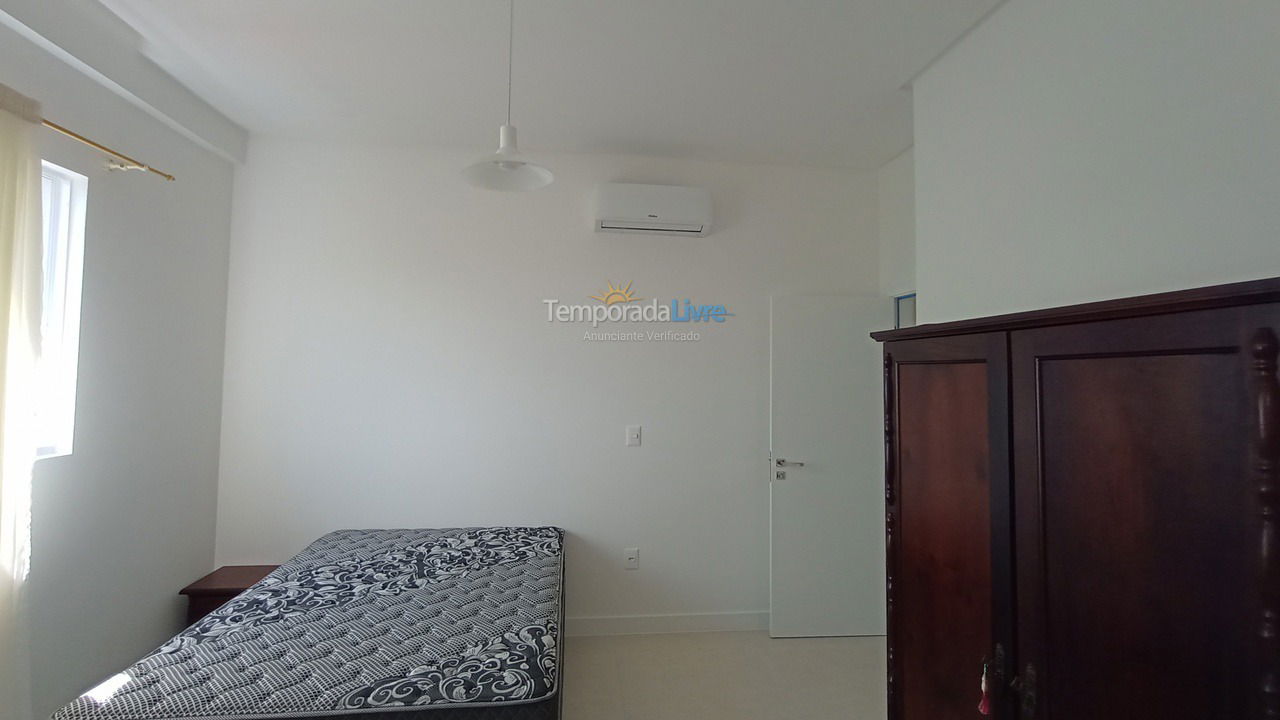 Apartamento para aluguel de temporada em Itapema (Meia Praia)