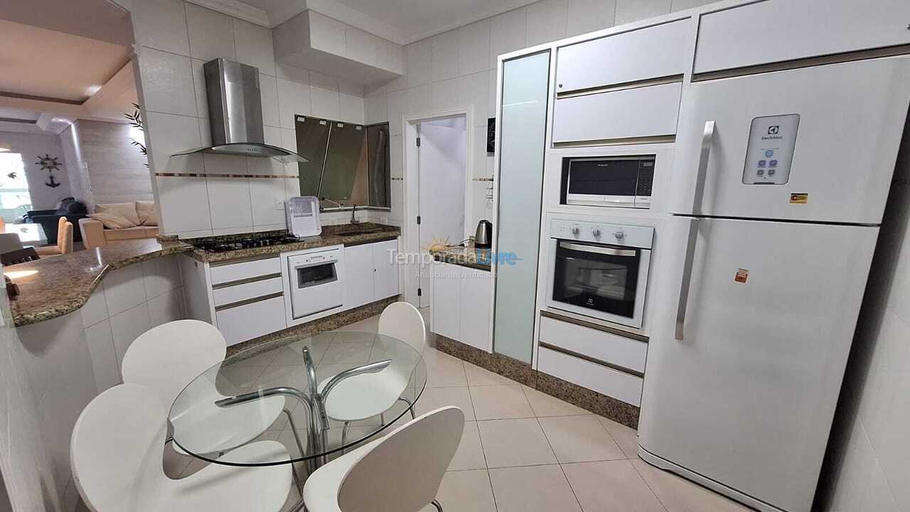 Apartamento para alquiler de vacaciones em Bombinhas (Praia de Bombas)