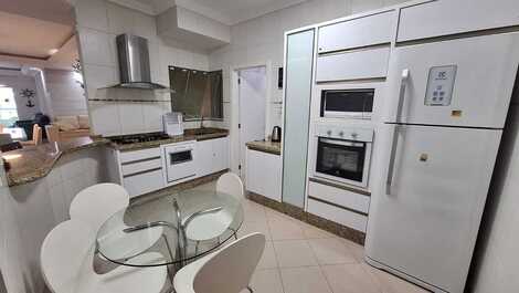 Apartment facing the main Av. de Bombas, 50 meters from the sea