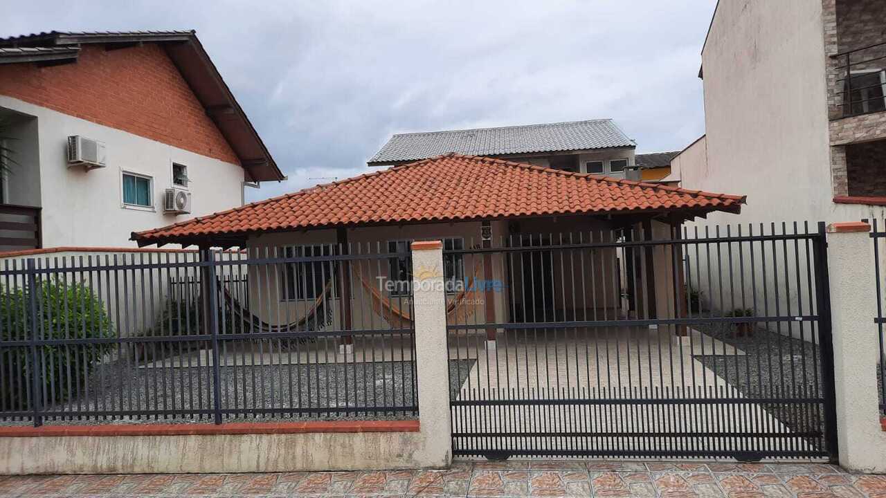 Casa para aluguel de temporada em São Francisco do Sul (Enseada)