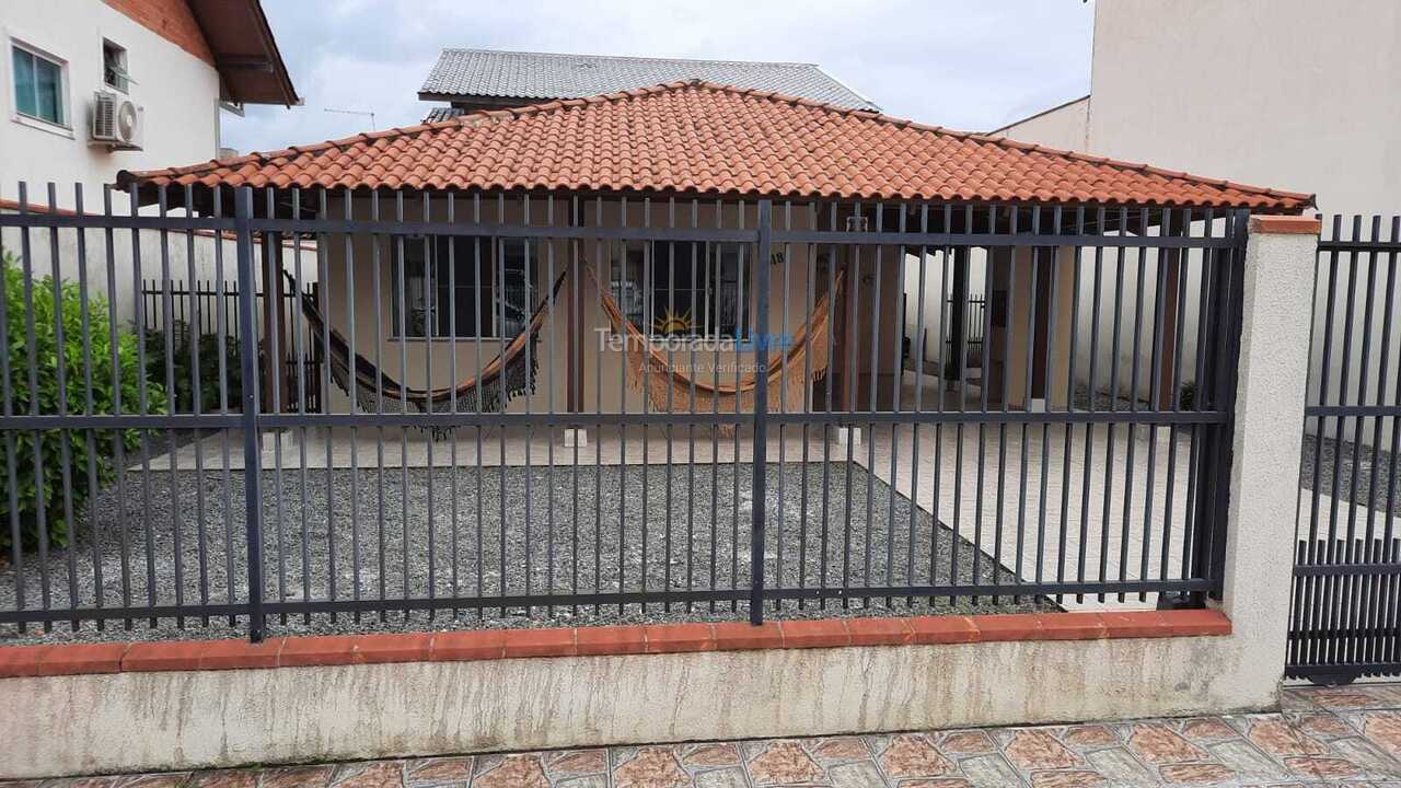 Casa para aluguel de temporada em São Francisco do Sul (Enseada)