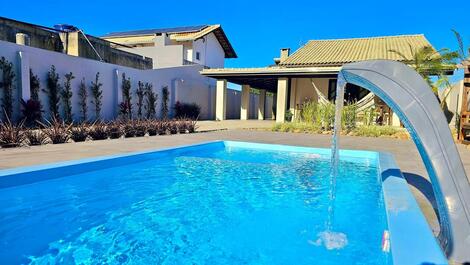 Casa com piscina na praia de Mariscal