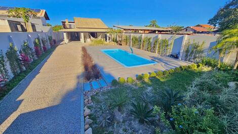 House with pool on Mariscal beach