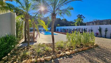 Casa com piscina na praia de Mariscal