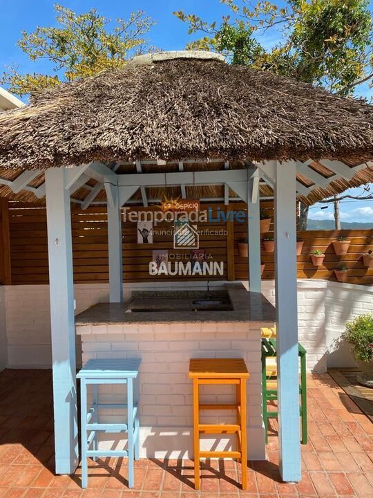 Casa para aluguel de temporada em Bombinhas (Praia de Bombinhas)