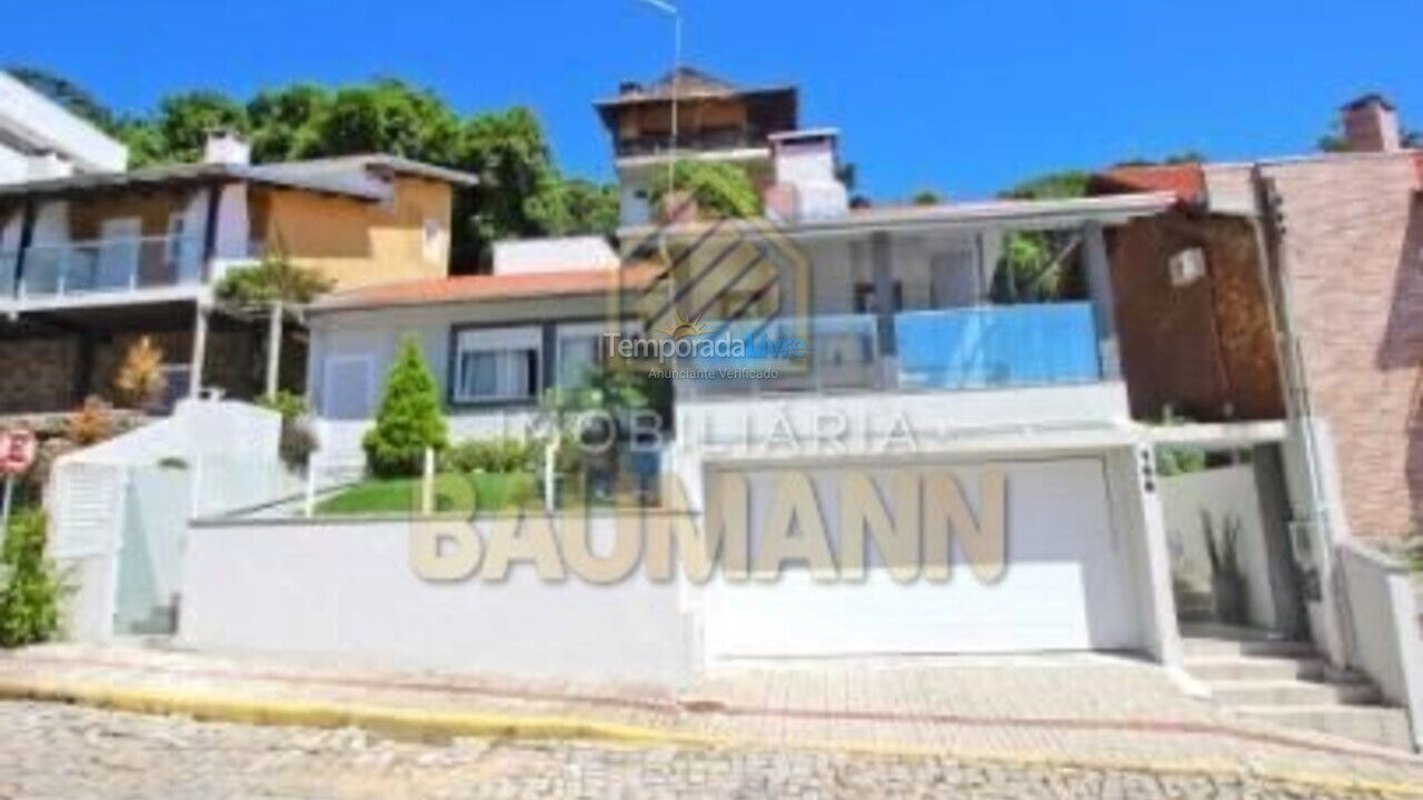 Casa para aluguel de temporada em Bombinhas (Praia de Bombinhas)