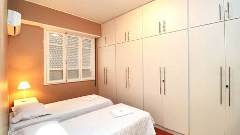 Copacabana - 2 bedroom, 2 bathroom apartment 100m from the beach