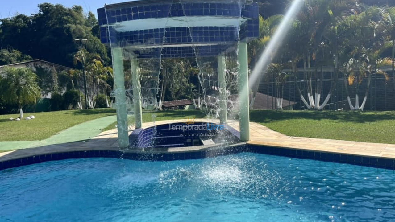 Granja para alquiler de vacaciones em Juquitiba (Jardim das Palmeiras)