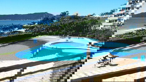 Beautiful 2 bedroom apartment, sea front, condominium with pool 🏖️🌅