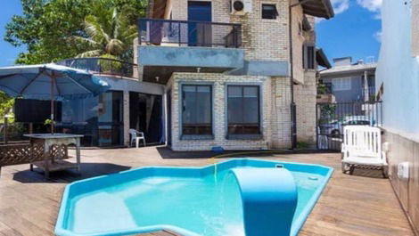 CASA COM PISCINA FRENTE O MAR NA PRAIA E BOMBAS