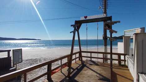 HOUSE IN THE CENTER OF BOMBINHAS CLOSE TO THE BEACH AND SHOPPING