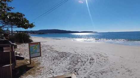 HOUSE IN THE CENTER OF BOMBINHAS CLOSE TO THE BEACH AND SHOPPING