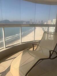 MARAVILHOSO APARTAMENTE FRENTE MAR