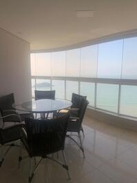 MARAVILHOSO APARTAMENTE FRENTE MAR