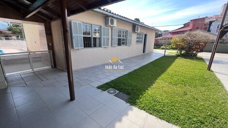 OTIMA CASA COM PISCINA DE 4 DORM, EXCELENTE LOCALIZAÇÃO 🏖️🏡