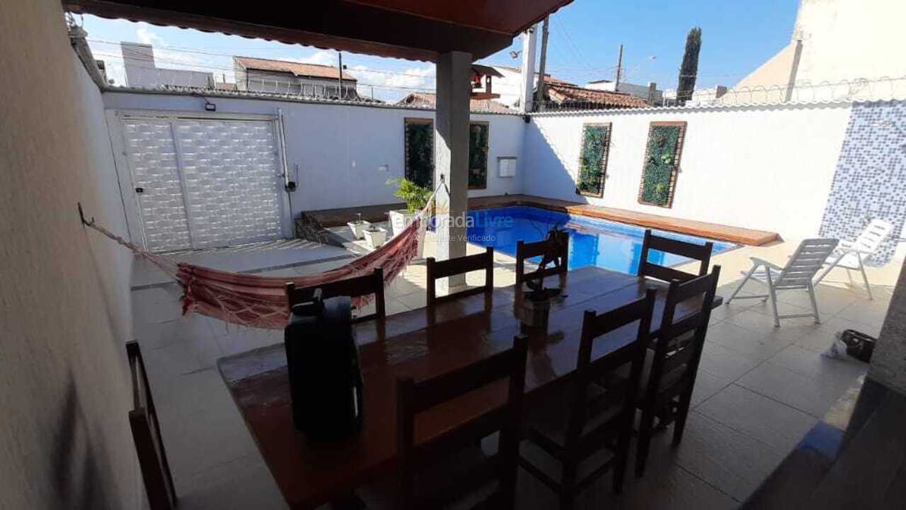 Casa para aluguel de temporada em Aparecida (Jardim Paraíba)