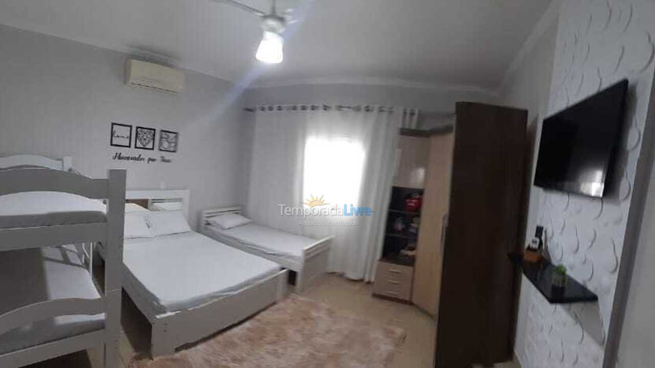 House for vacation rental in Aparecida (Jardim Paraíba)