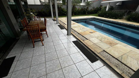 House for rent in the Acapulco condominium in Guarujá