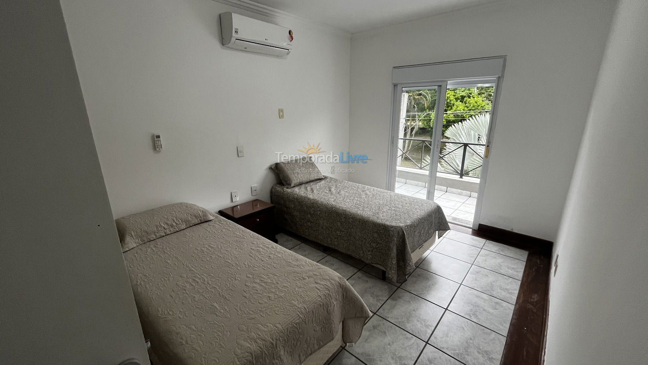 Casa para alquiler de vacaciones em Guarujá (Jardim Acapulco)