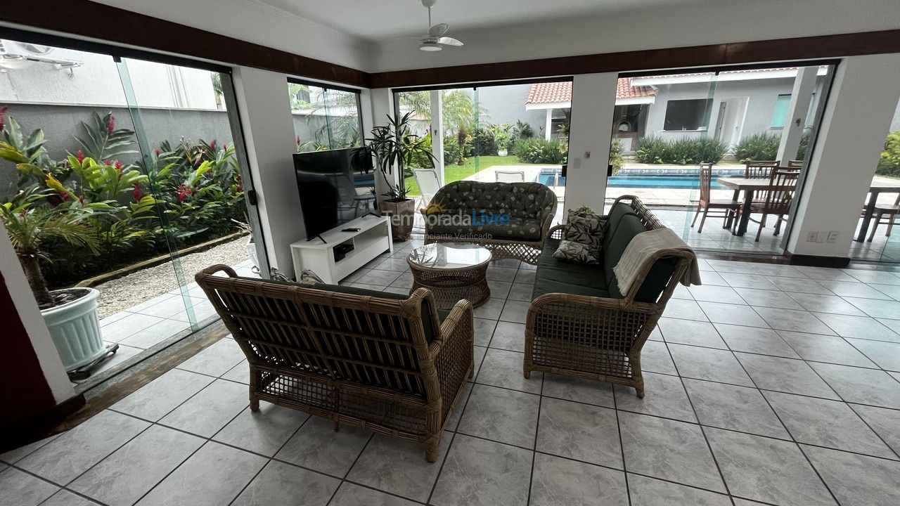 Casa para aluguel de temporada em Guarujá (Jardim Acapulco)