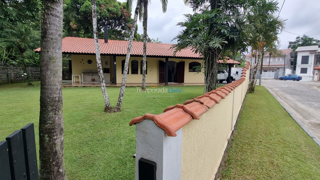 Casa para alquiler de vacaciones em Bertioga (Praia de Guaratuba)