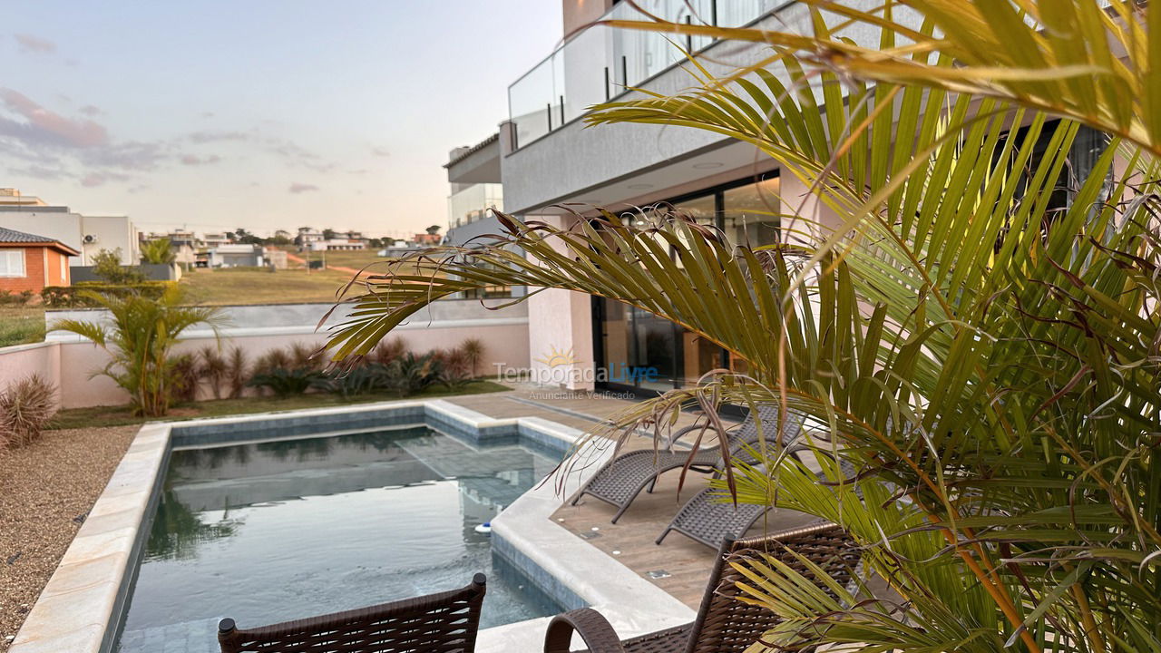 House for vacation rental in Paranapanema (Condomínio Riviera de Santa Cristina Xiii)