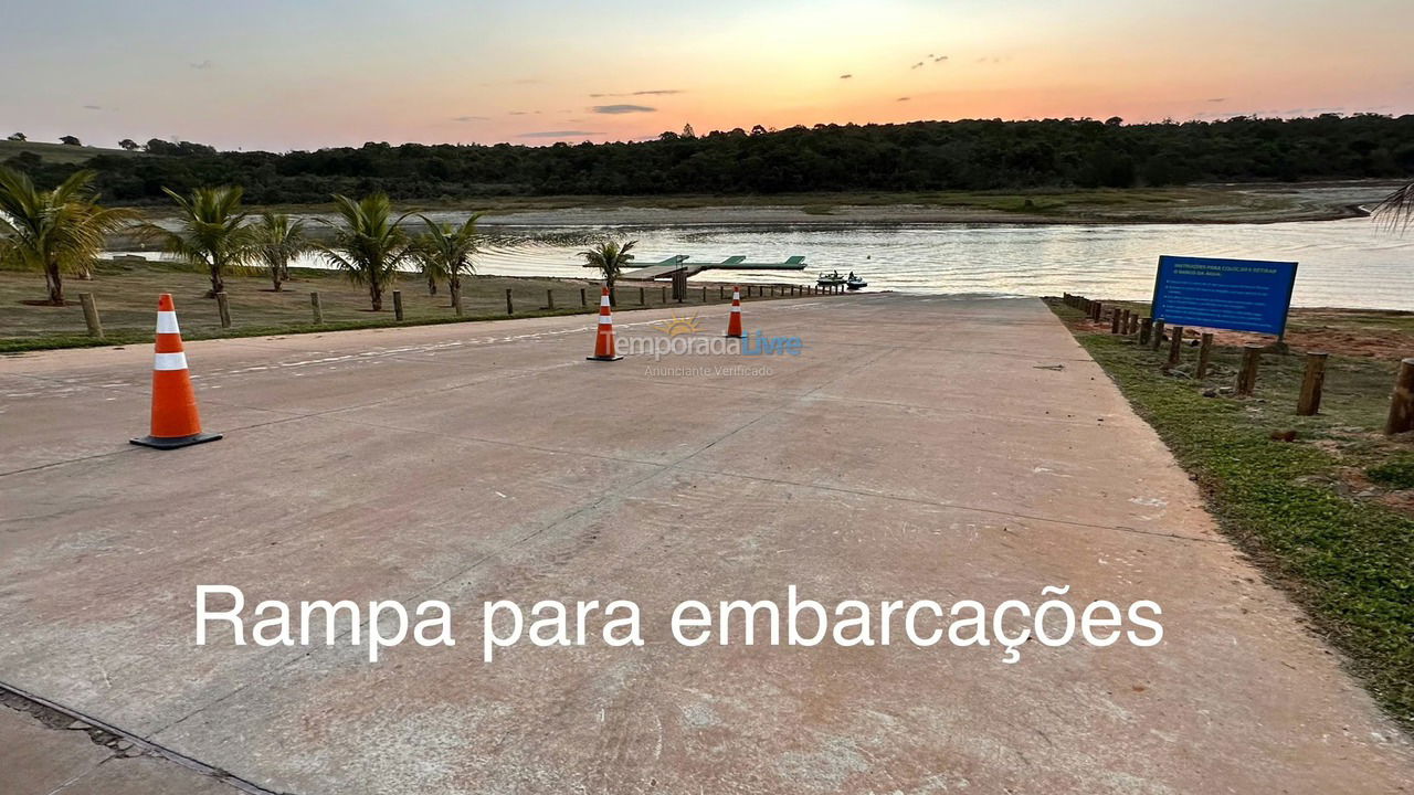 Casa para aluguel de temporada em Paranapanema (Condomínio Riviera de Santa Cristina Xiii)