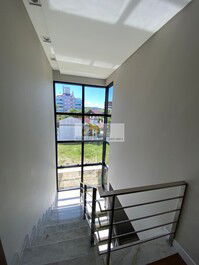 NEW House, with 05 bedrooms (04 suites), heated pool, in Jurerê In!