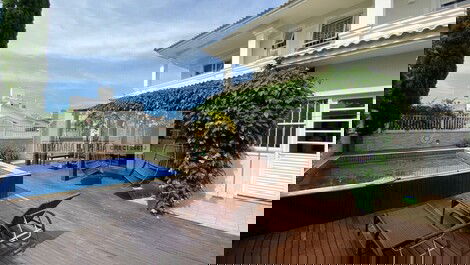 SPECTACULAR 4-bedroom house, pool, in Jurerê, SUMMER RATES ONLY BY CONSULTATION!