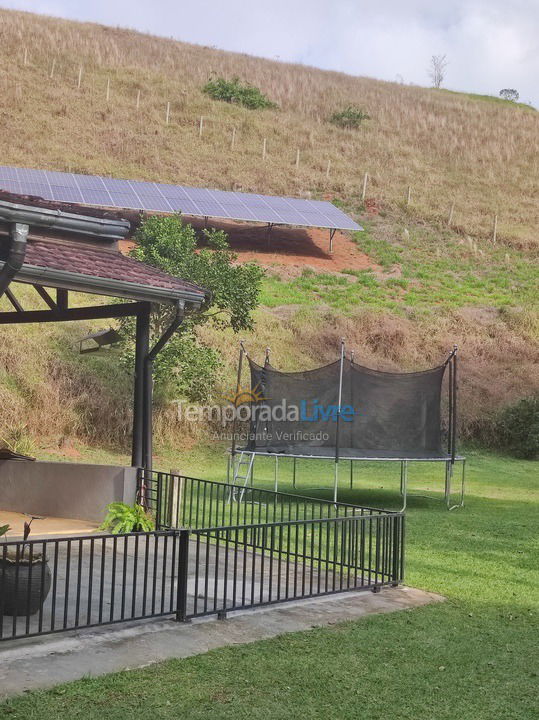 Granja para alquiler de vacaciones em Monteiro Lobato (Estrada do Micheleto Bairro dos Souzas)