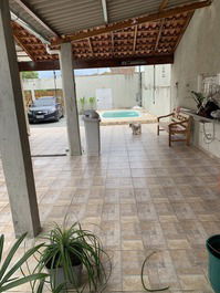 Casa com piscina na praia.