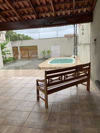 Casa com piscina na praia.