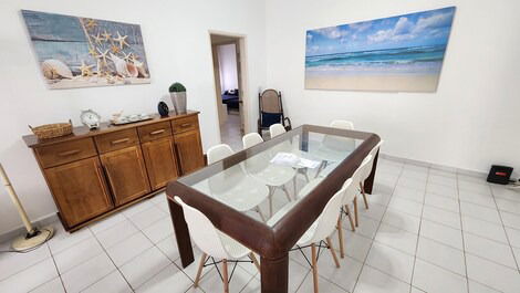 APT. 4 BEDROOMS, 2 SUITES, DOWNTOWN, SEA VIEW, 50 METERS FROM THE BEACH, 1 PARKING SPACE, 11 PEOPLE