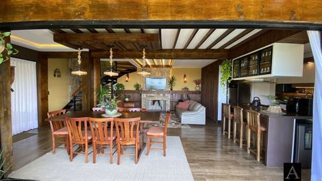 Casa en el centro de Garopaba, de alto nivel con vista al mar;