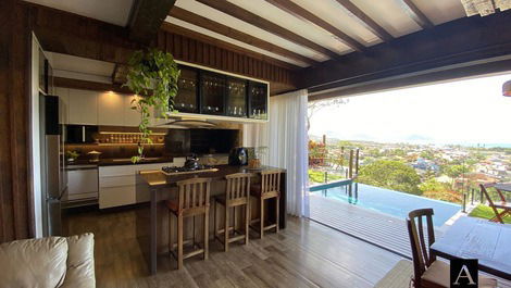 Casa en el centro de Garopaba, de alto nivel con vista al mar;