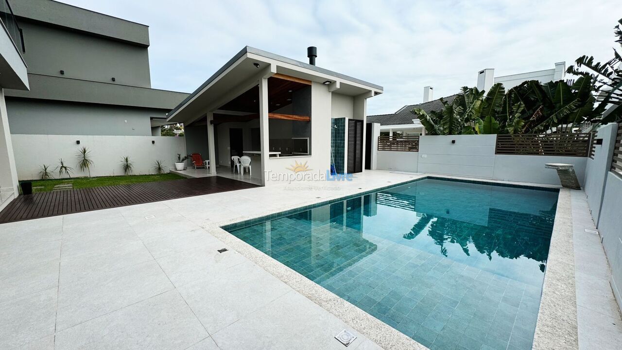 Casa para aluguel de temporada em Florianopolis (Jurerê Internacional)