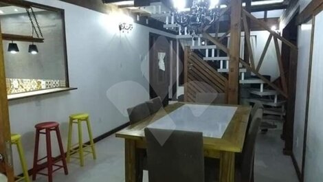 Casa para 15 pessoas com 4 dormitórios em Ibiraquera / Imbituba