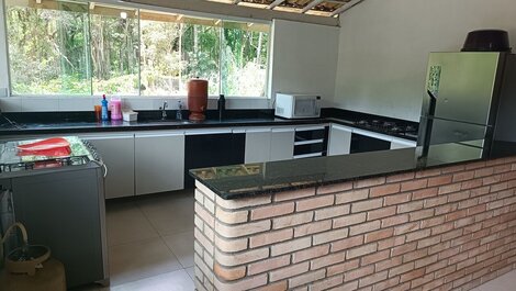 Sitio com uma linda piscina e área gourmet LT0027