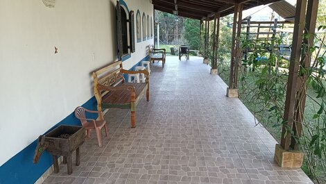 Sitio com piscina, campo de futebol e lagos LT0015