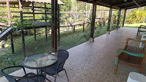 Sitio com piscina, campo de futebol e lagos LT0015