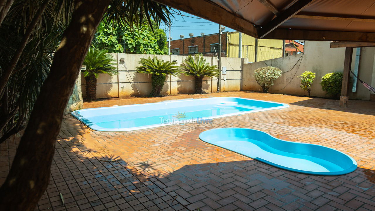 Casa para aluguel de temporada em Foz do Iguaçu (Vila Adriana)